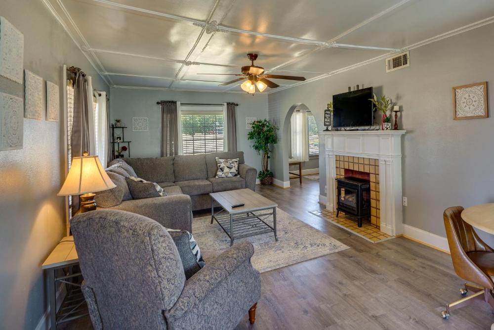 Lamesa Vacation Rental with Covered Patio and Fire Pit